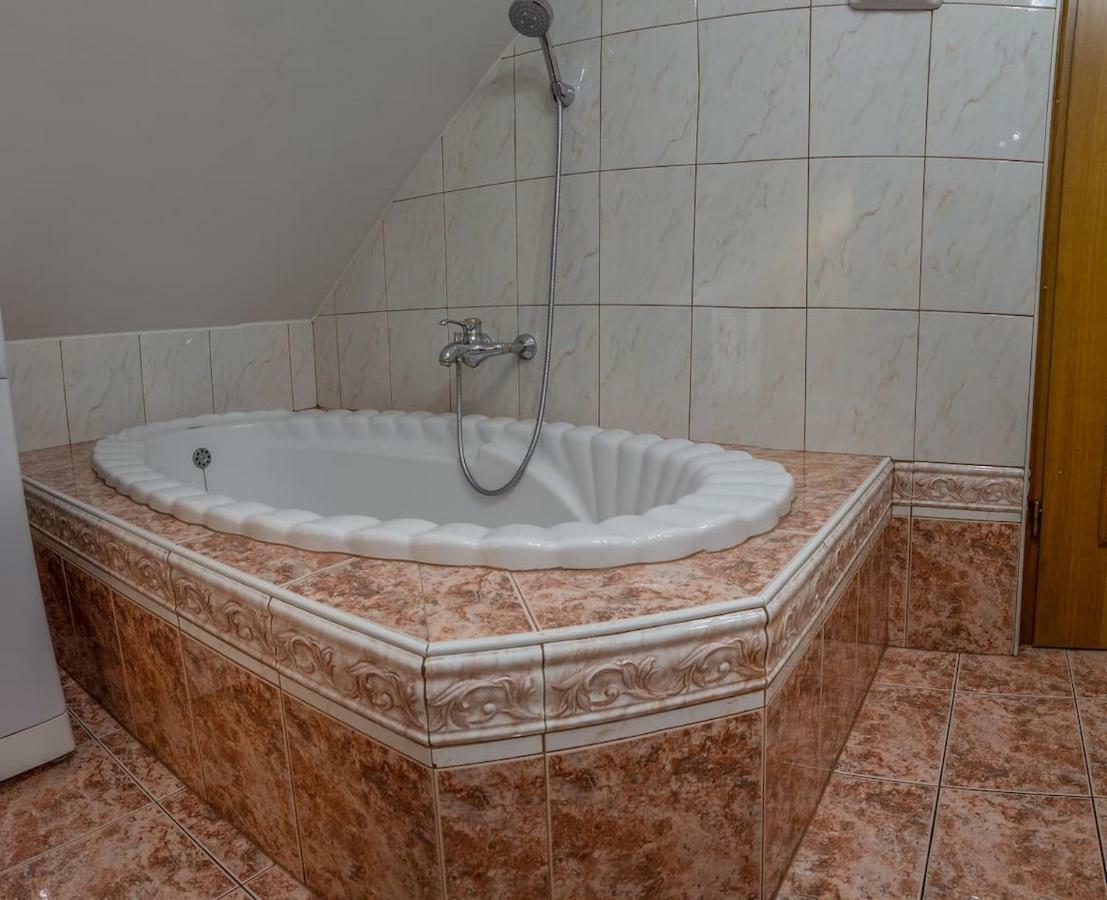 Apartma Ajda Komenda Exterior foto